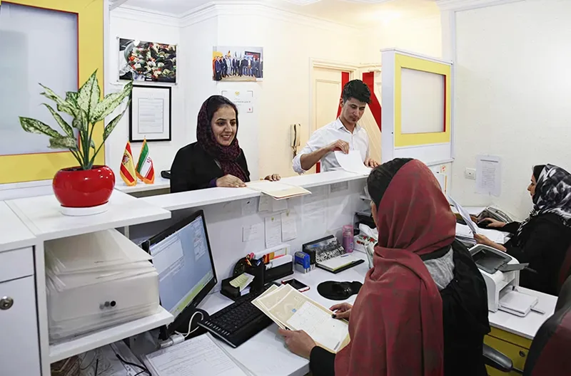 پیشخوان پذیرش دارالترجمه کتیبه در شعبهٔ توانیر