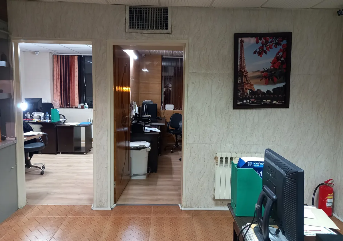 اتاقهای کار دارالترجمه رسمی مترجم پرو